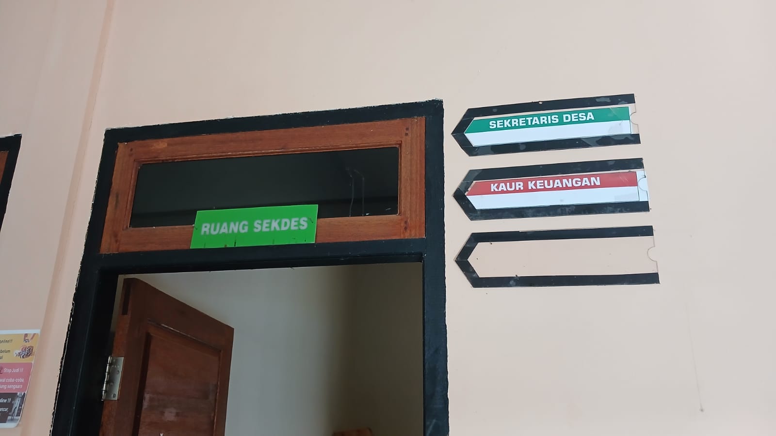 RUANG SEKDES